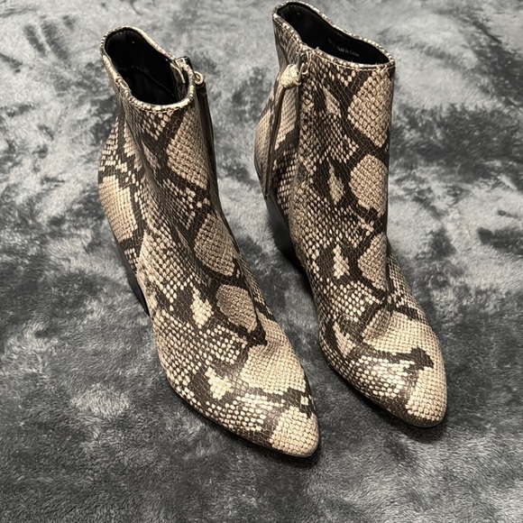 Dolce Vita Black and Cream Ankle Boots with Textured Finish - Picture 1 of 7